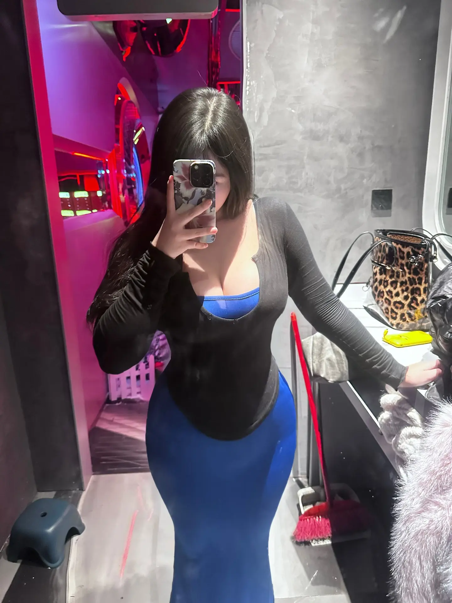 我翻了你朋友圈近照 你身材比想象中劲爆