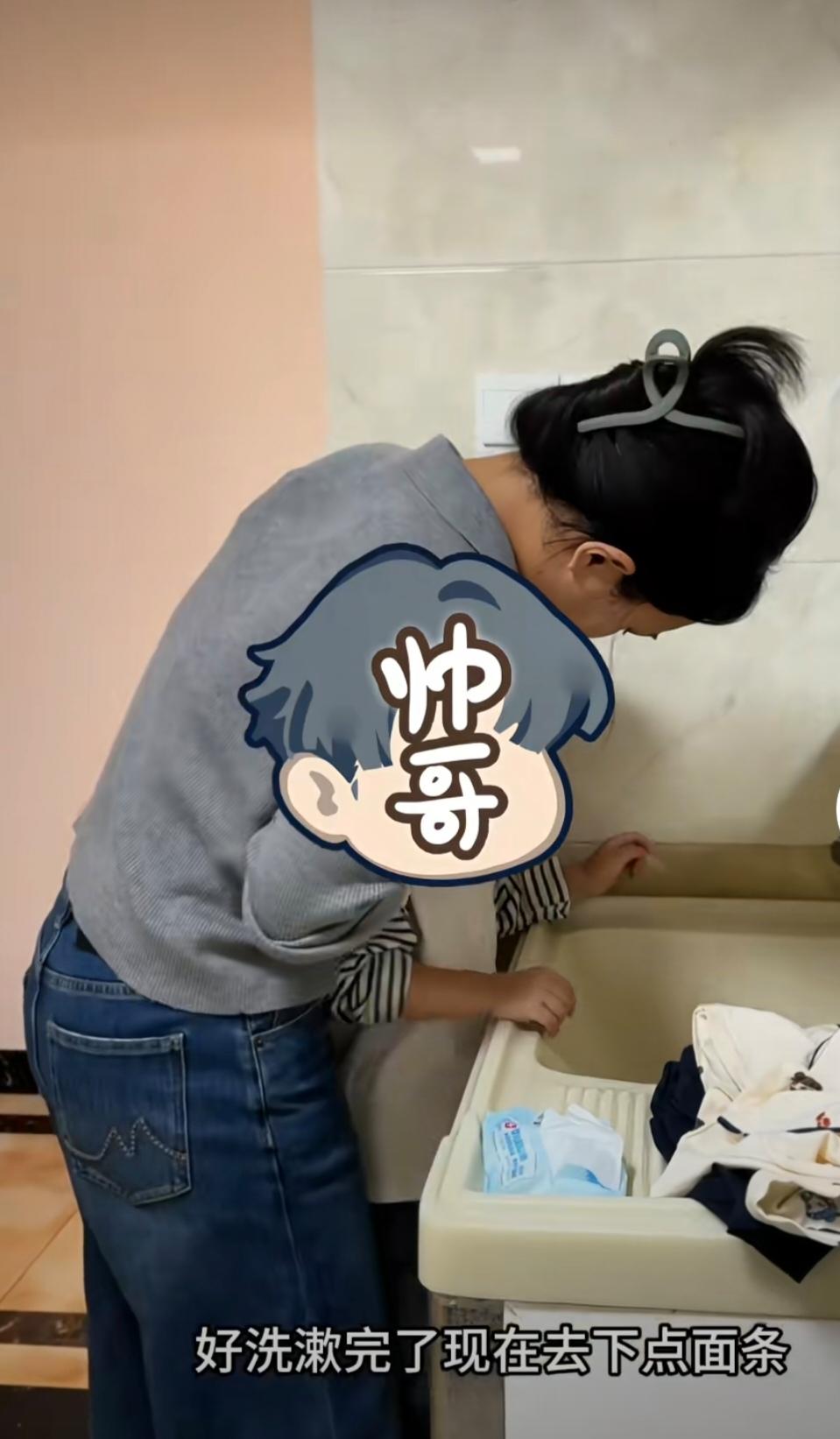 理解小妹儿看到后妈带小成成她不舒服了。但话说回来，小成成如今跟着的吴晓慧这个后妈