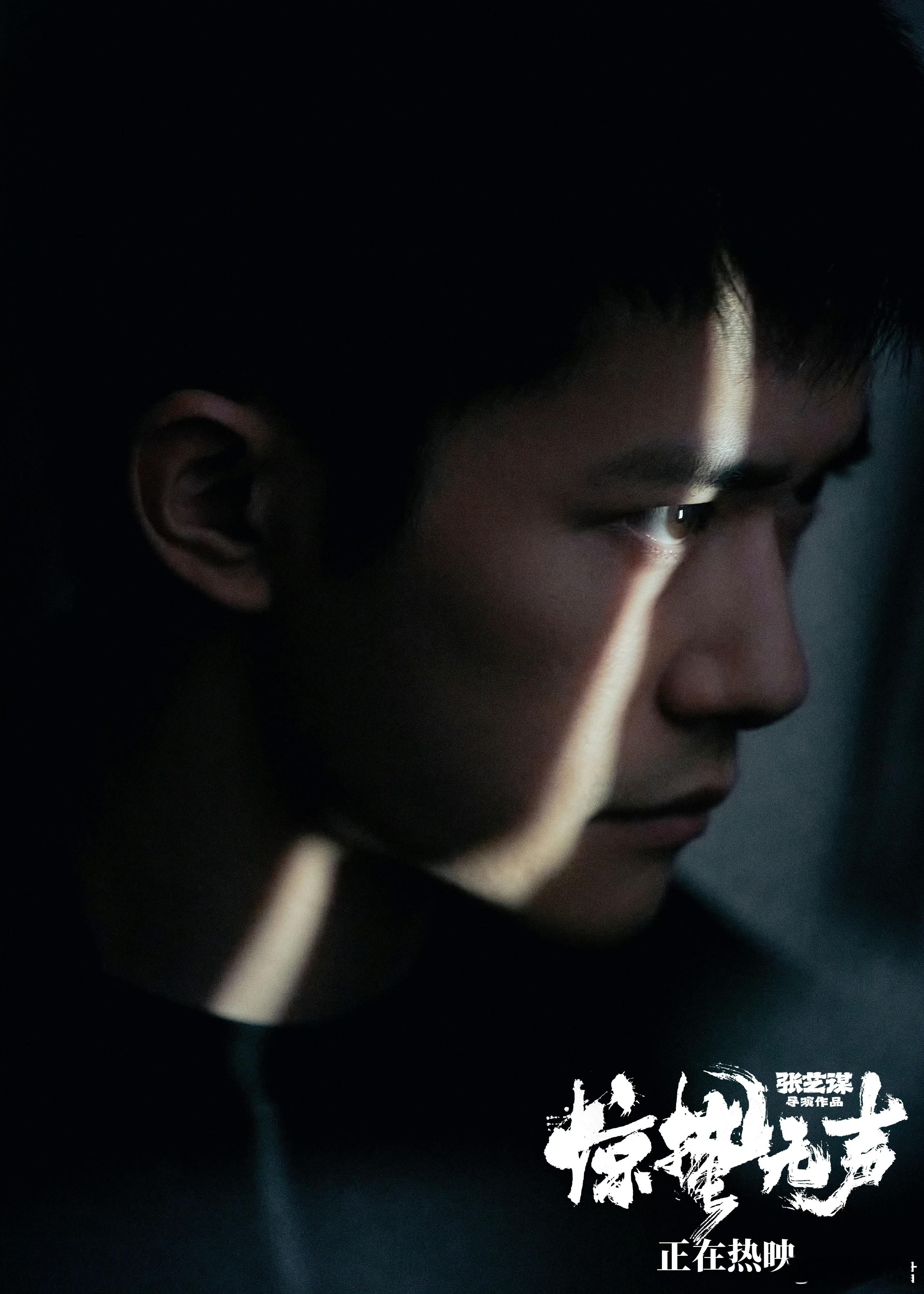 易烊千玺演出了严迪的黑白灰 易烊千玺的表演不喧哗、不刻意，却把严迪的克制、隐忍与