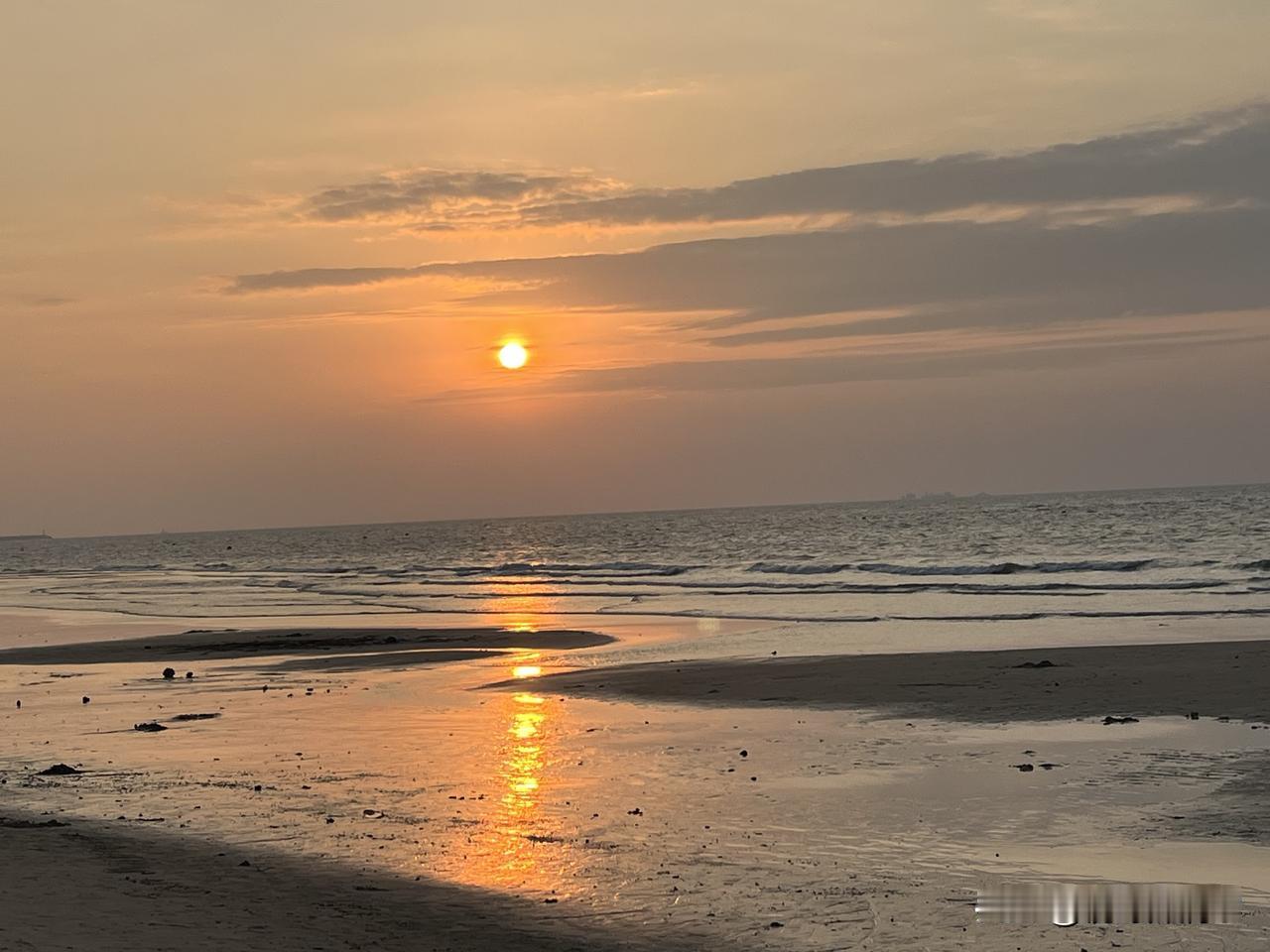 甩锅的戏演不下去了，国外势力不背国内的锅。
        国内所有的坏事，都是