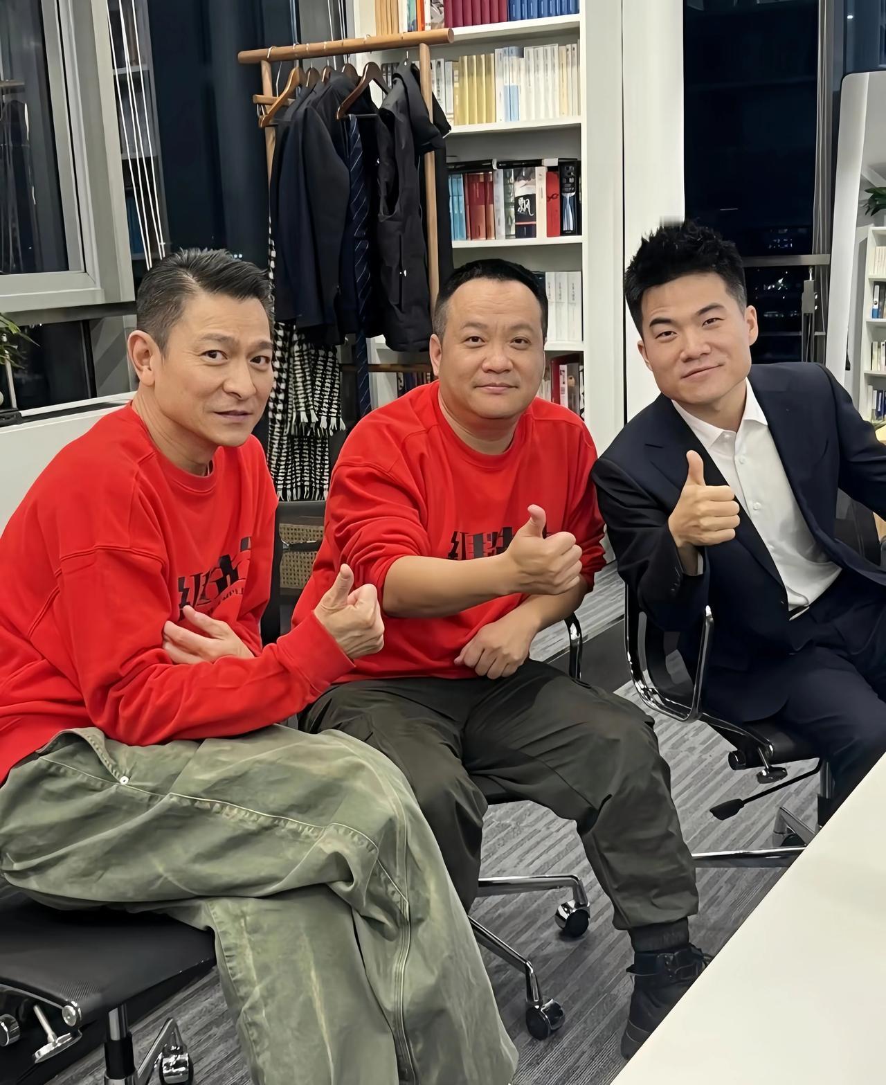 董宇辉红了，曾经的大明星也来站岗了。