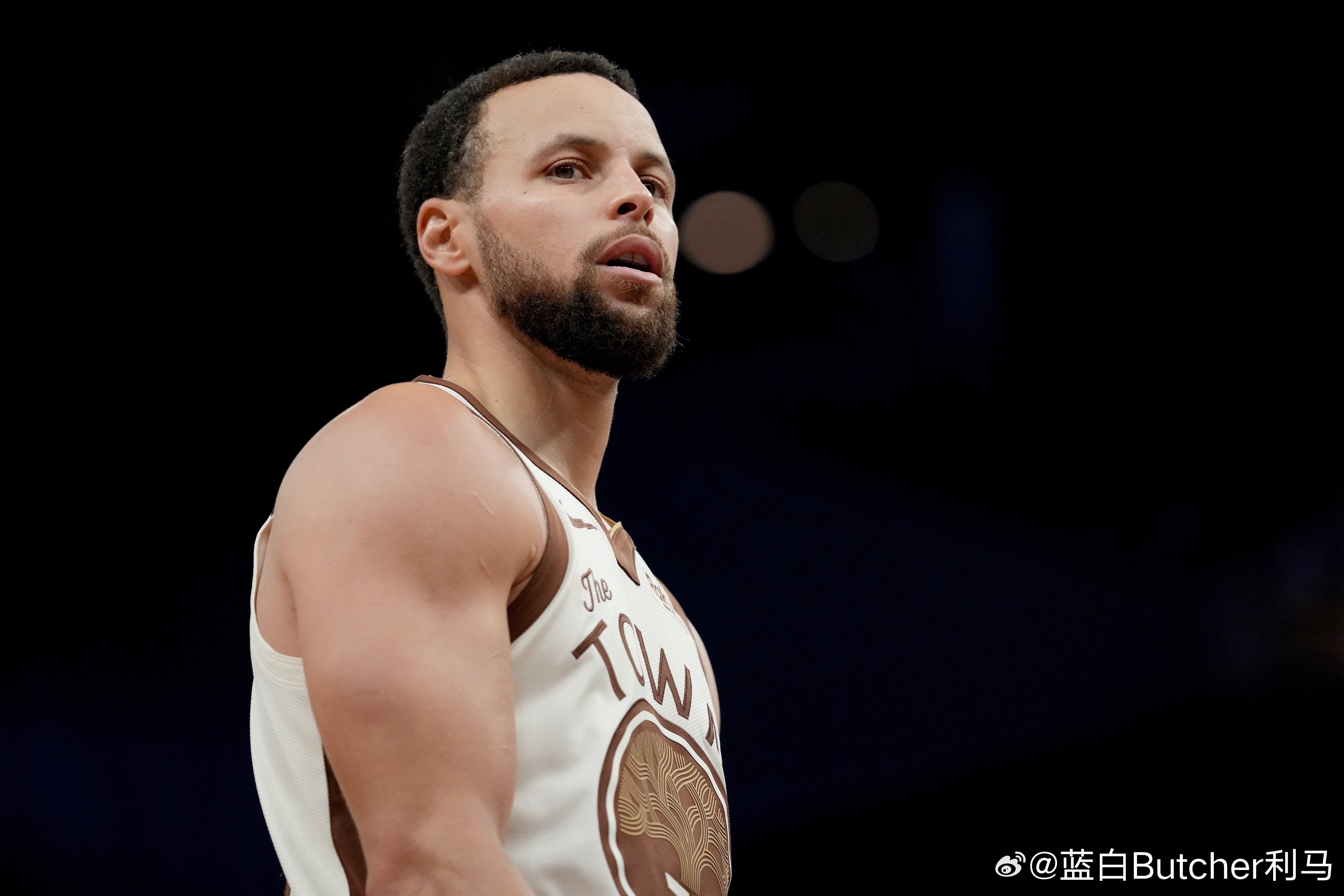 NBA常规赛，太阳93-117不敌快船。此役过后，太阳战绩30胜20负再次将西部