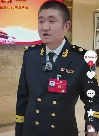 相声演员有制服了？
之前相声演员都是穿大褂，
如今为了赶时髦换制服了？
有知情者