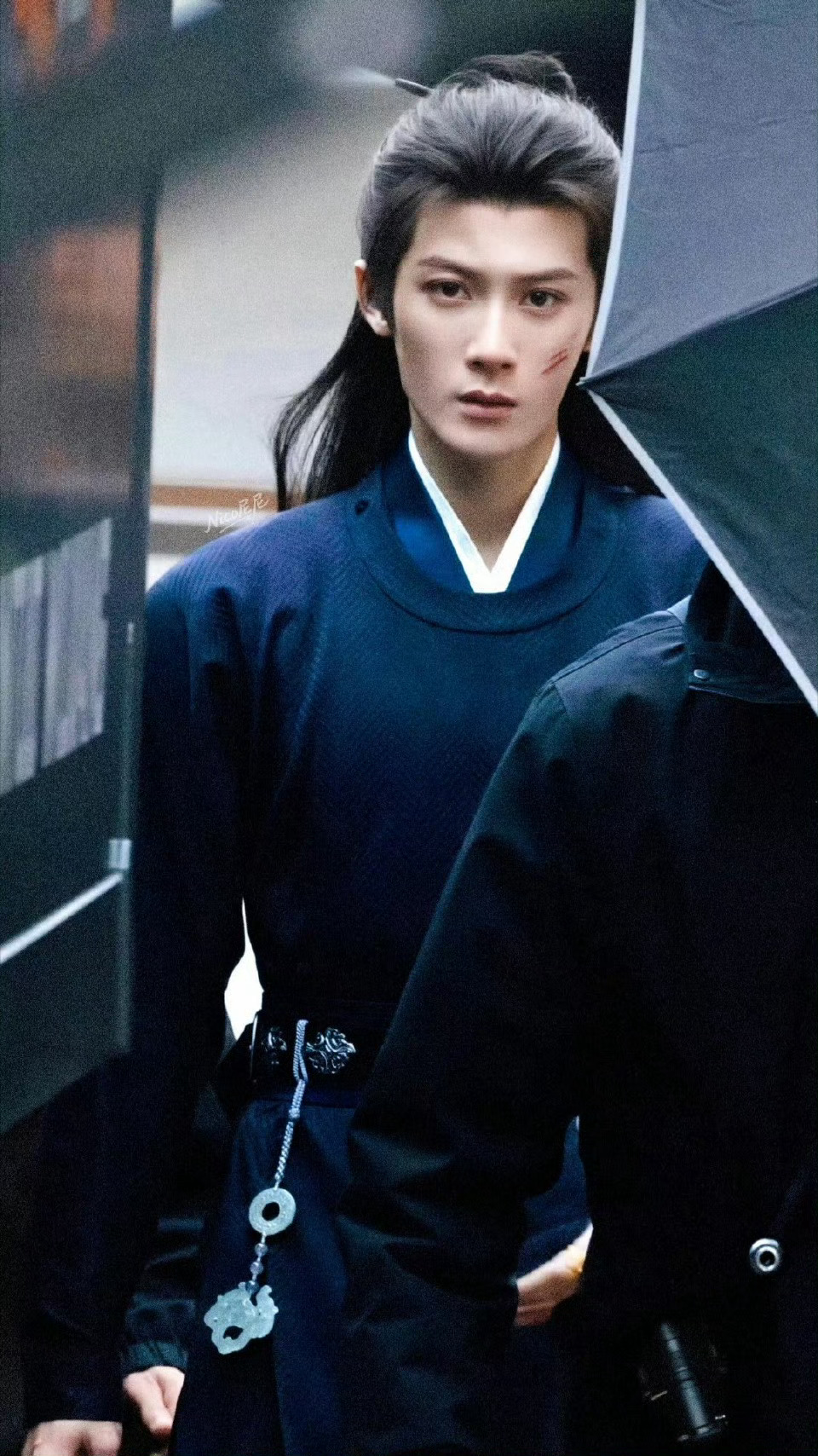 当檀健次 谢却山的战损路透猝不及防砸进视线时，内娱古偶的“颜巅”定义，终于跳出了