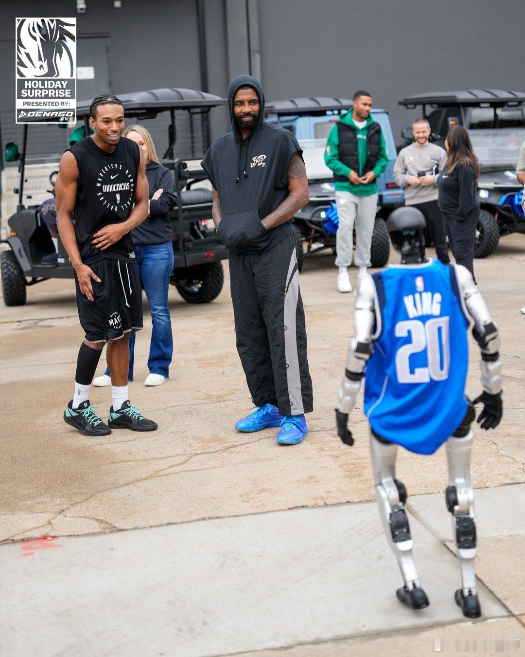 MFFL 欧文给队友们每人送了一台高尔夫球车。圣诞快乐！🎄2026NBA全明星