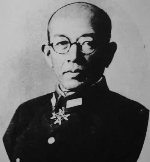 1939年的昆仑关，日军少将中村正雄正在训话，忽然腹部一热，鲜血直流。军医把他抬