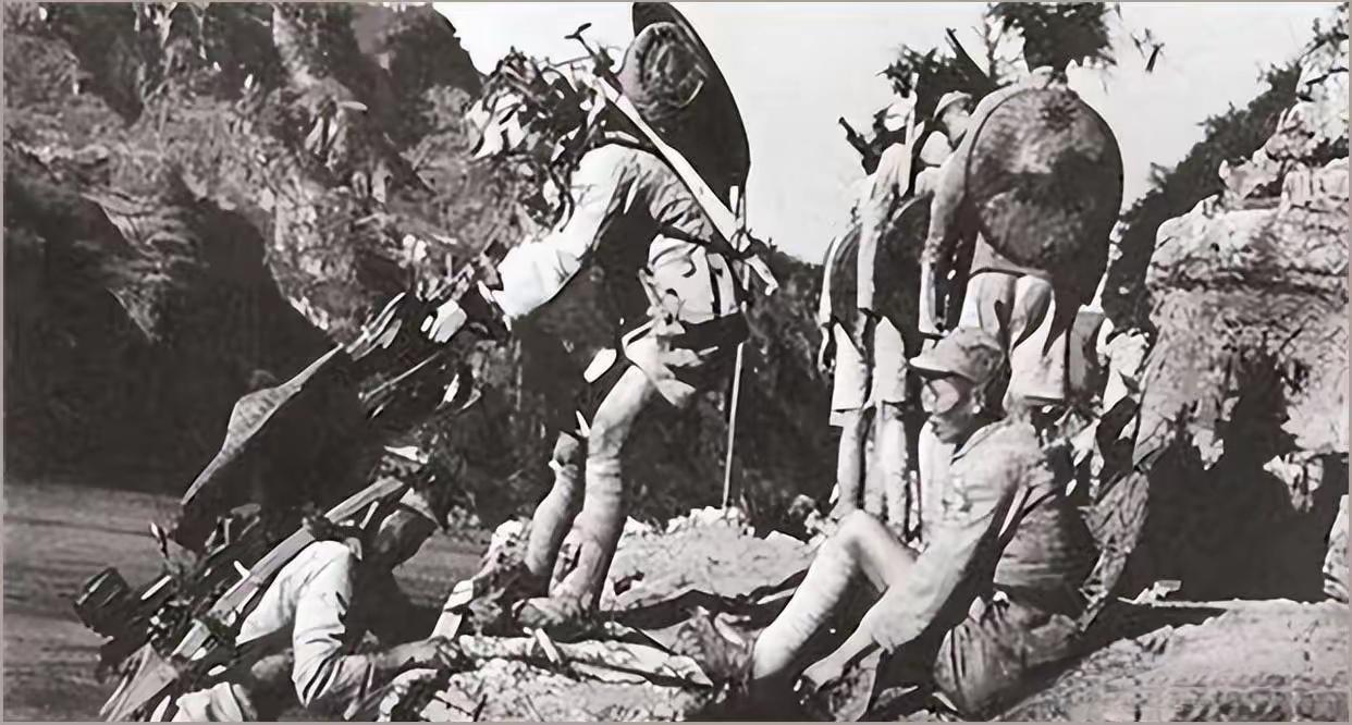 1942年，河北肃宁县的城墙上，挂上两个人头，一个是八路军分区司令员，一个是政委