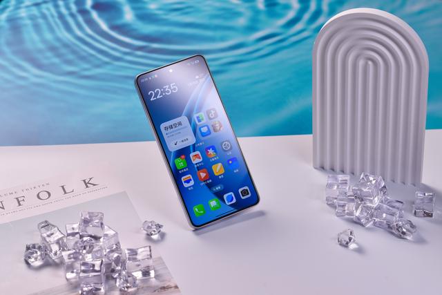 OPPO K13 Turbo Pro图赏：疾风掠「银」，高光在握！