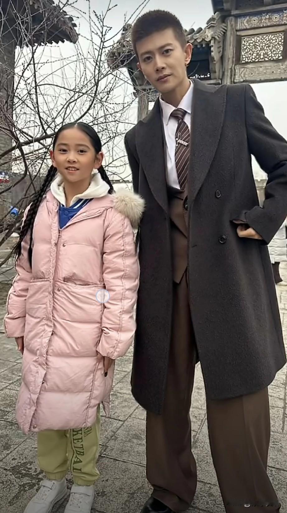 原来任嘉伦是在
北京拍的宣传片，
上次说累的脚趾头抽筋了，
会不会有这次拍摄，