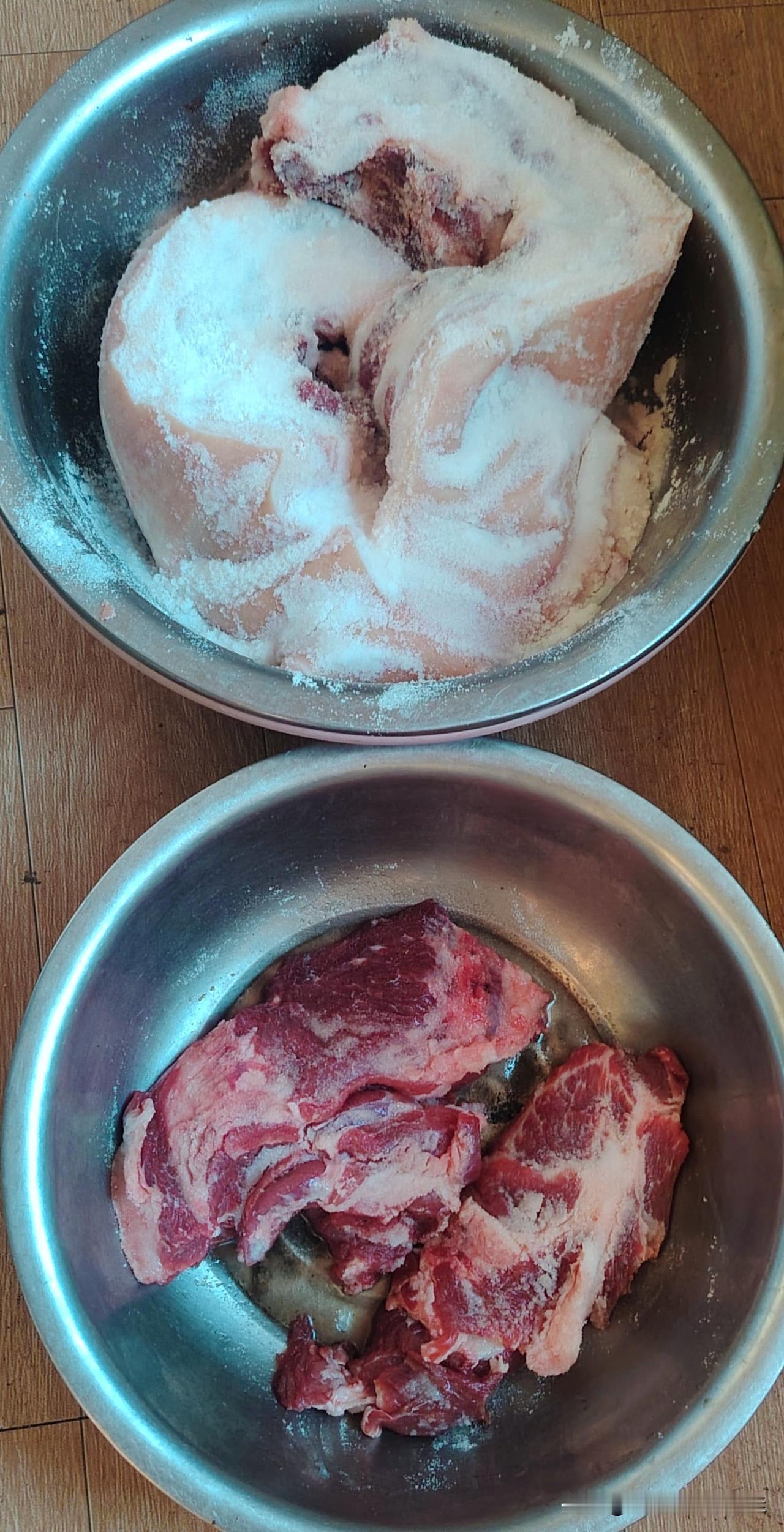 俗话说得好远亲不如近邻，没有任何亲戚关系的邻居家杀年猪，给我家送来了一袋肉，看见