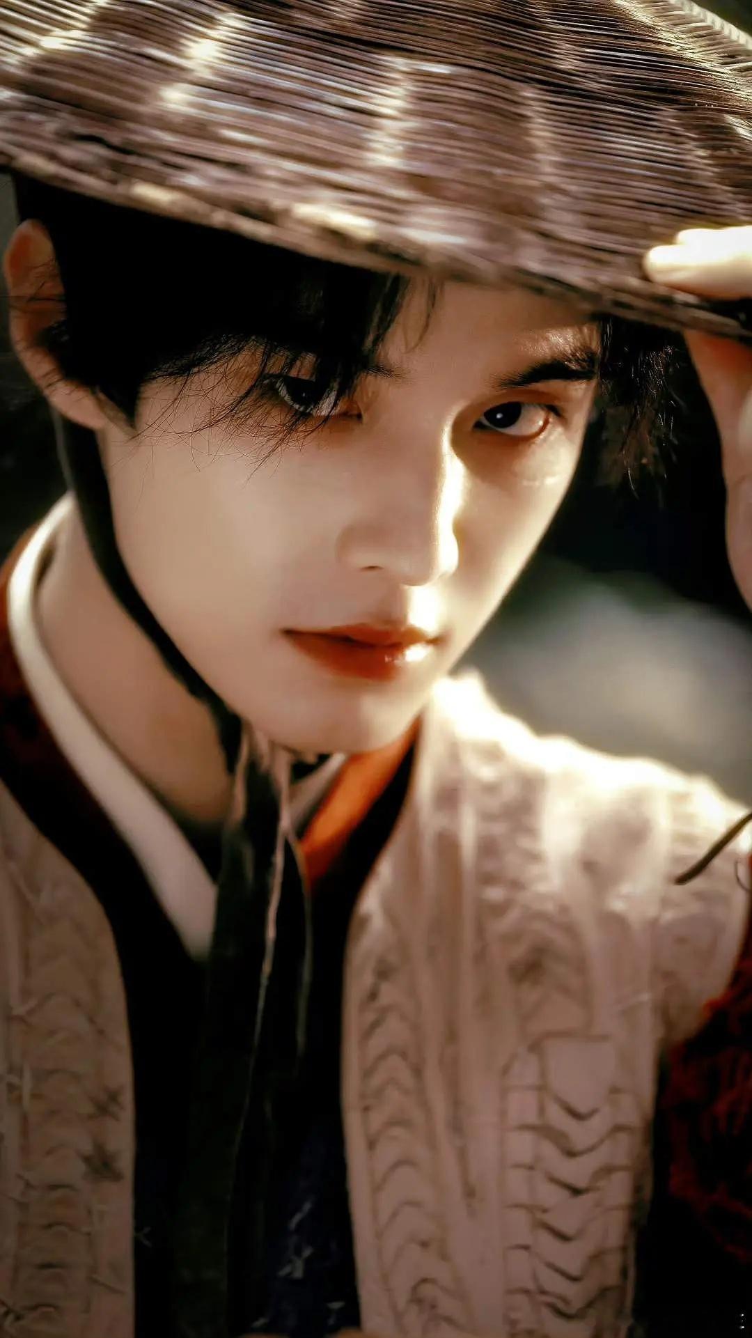 也该轮到我们何与上桌了吧，这次在少年白马醉春风里的叶鼎之太心疼了[苦涩][苦涩]