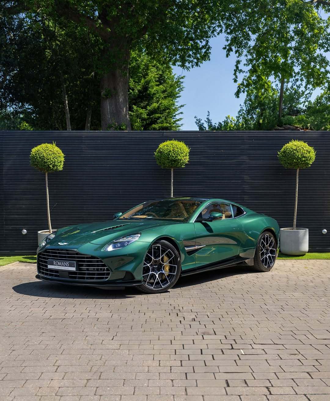 Aston Martin Vanquish 🌳Buckinghamshire 