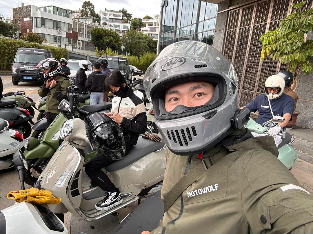 300km一天，对我来说太极限了，从刚出发的兴奋，到现在屁股疼，一休息就像流浪汉