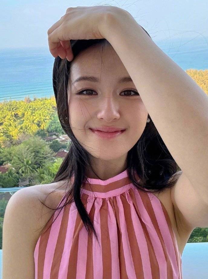 2025年度媒体好感度最高的五位上榜艺人：肖战、白鹿、王鹤棣、李兰迪、宋威龙。那