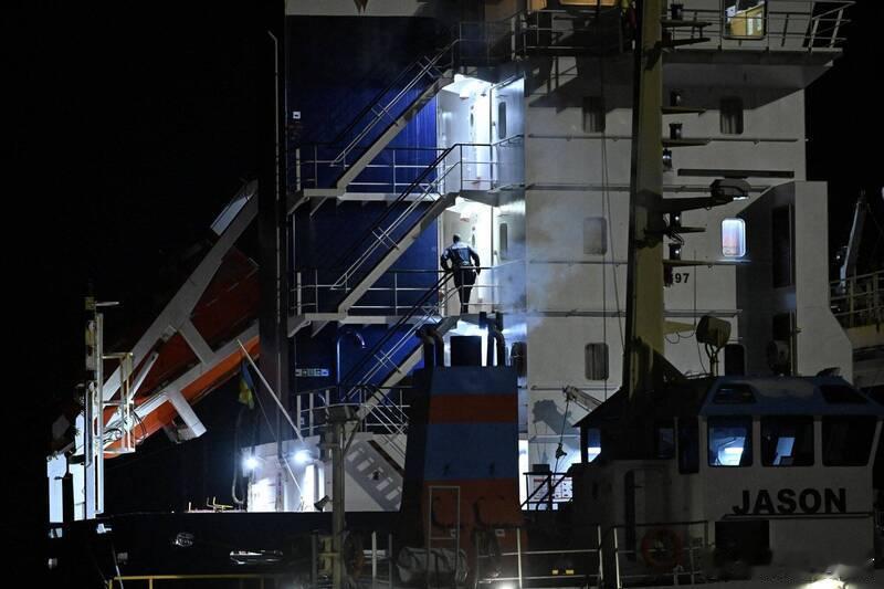 【波罗的海再现海底电缆受损 拉脱维亚警方登船调查 北约加强海空监控】海外新鲜事 