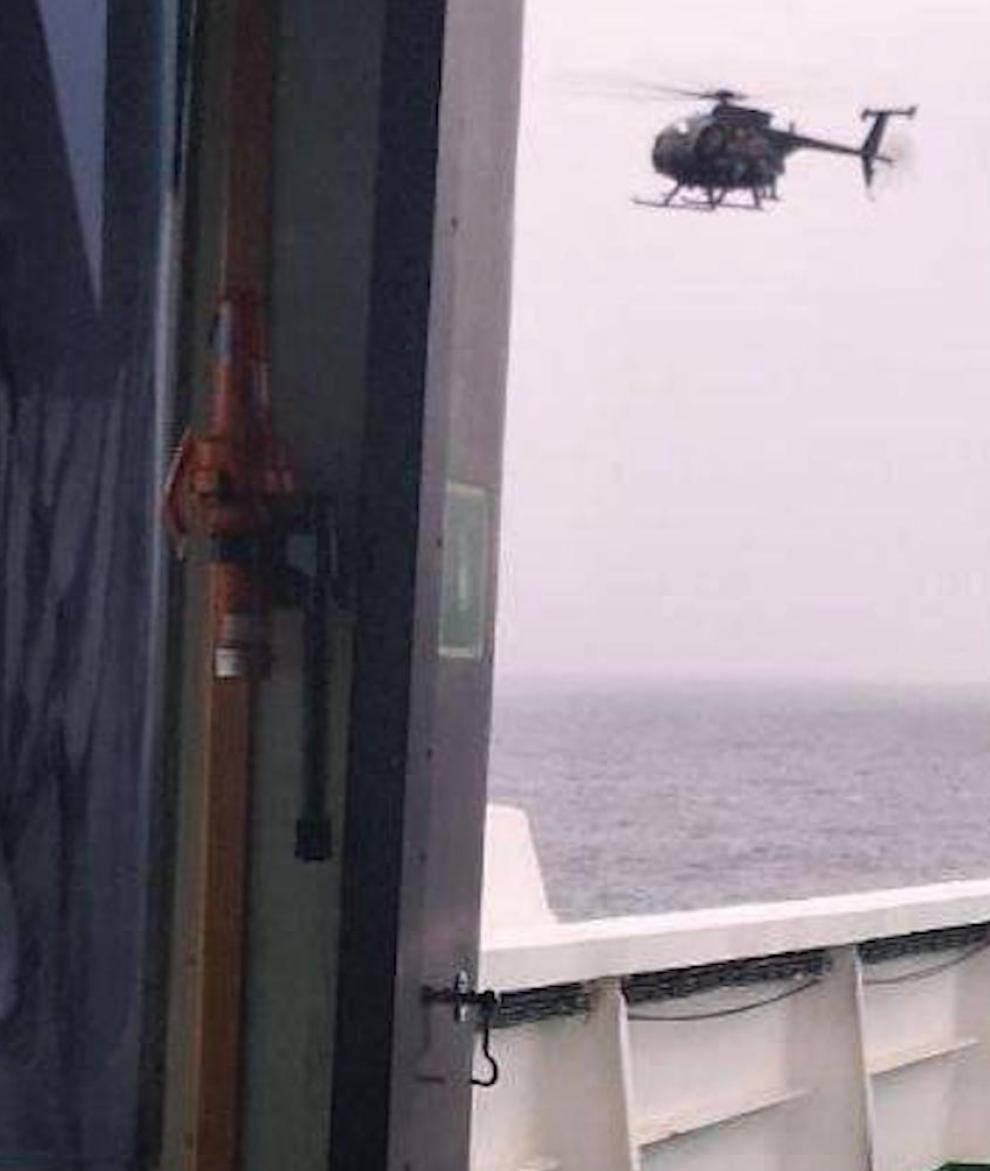 英国参与了美国在冰岛附近扣押俄罗斯油轮的行动
 
2026年1月7日，冰岛南方2