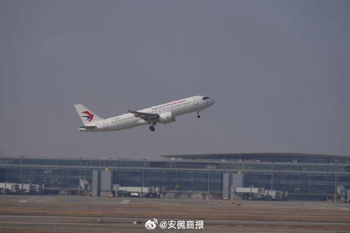 【#开工首日第四架C919入列#】今天是#2024开年第1个工作日#，中国东航新