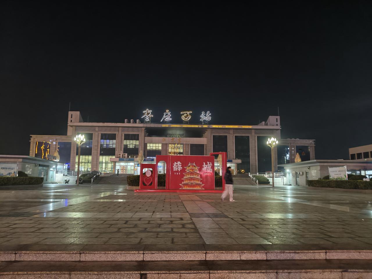 上联：冬去千山秀，诚邀下联春来万里荣