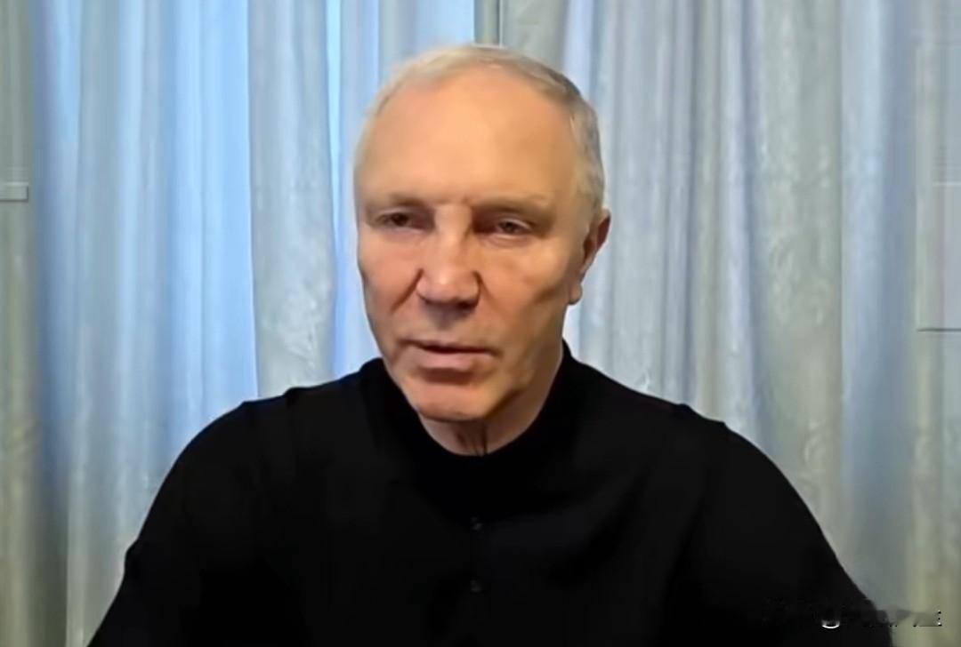 赫尔松州州长萨尔多在社交媒体发文表示：“一架乌克兰无人机袭击了一辆载有一家人的轿