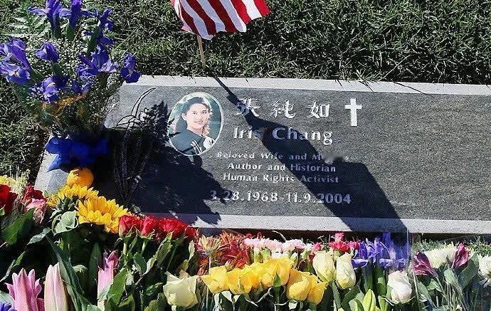 张纯如女士的墓地，她用一本书唤醒了世界的良知，自己却凄凉离世。请向她致敬！ ​​