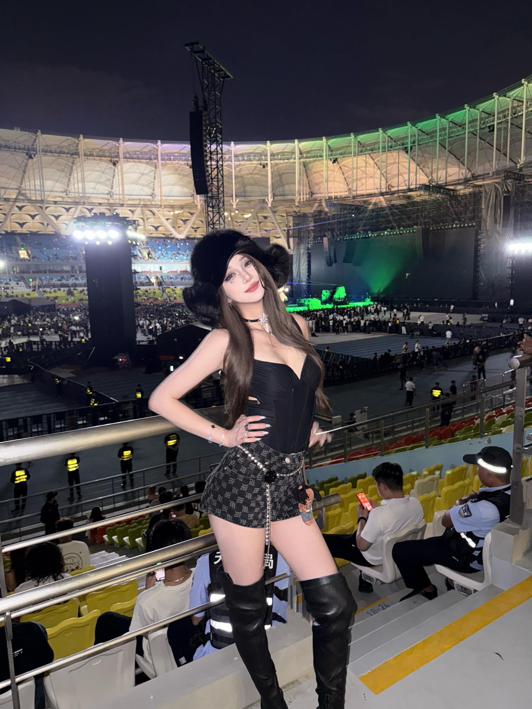 crazy night是travis给的 太炸裂了！！    [话题]