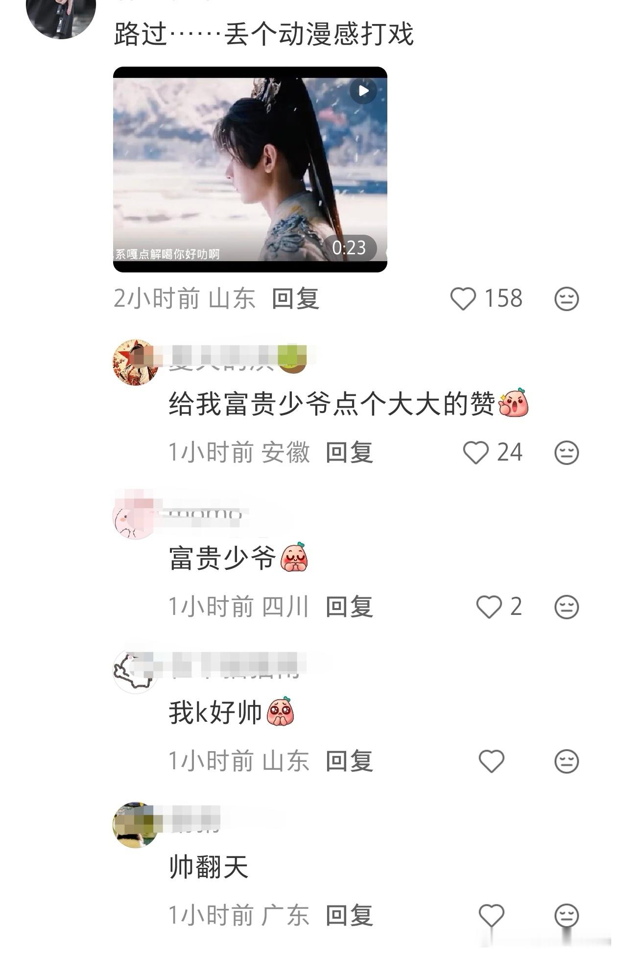 侧面好虐，口角囊袋都鼓出来了，下巴更看不到了 ​​​