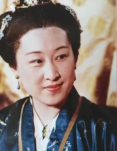 红楼梦几个版本薛姨妈，看哪个符合你心目中的薛姨妈形象。①李凤英，87版红楼梦中薛