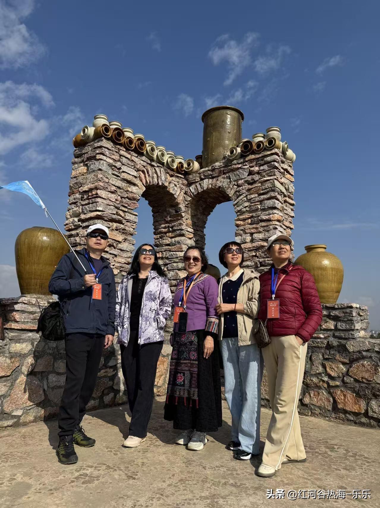 现在体制内工资真不低了。
只是说体制内的人太低调了，已经刻在骨子里面的装穷，给人