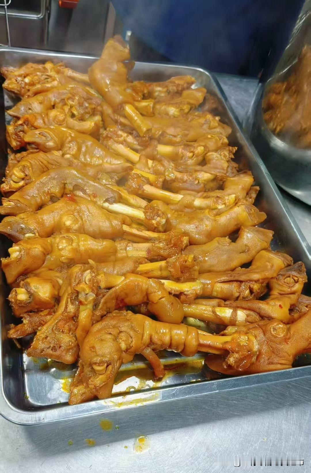 宁夏美食，味蕾的极致诱惑。
 
     肚子饿的时候，总会想起宁夏那些令人垂涎