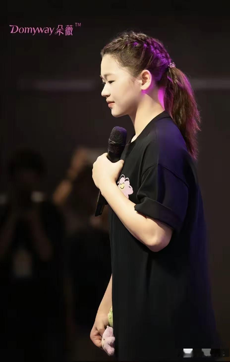 大家发现没？ 
全红婵有一个过人之处，
值得所有人学习，
那就是她 从来不"装"
