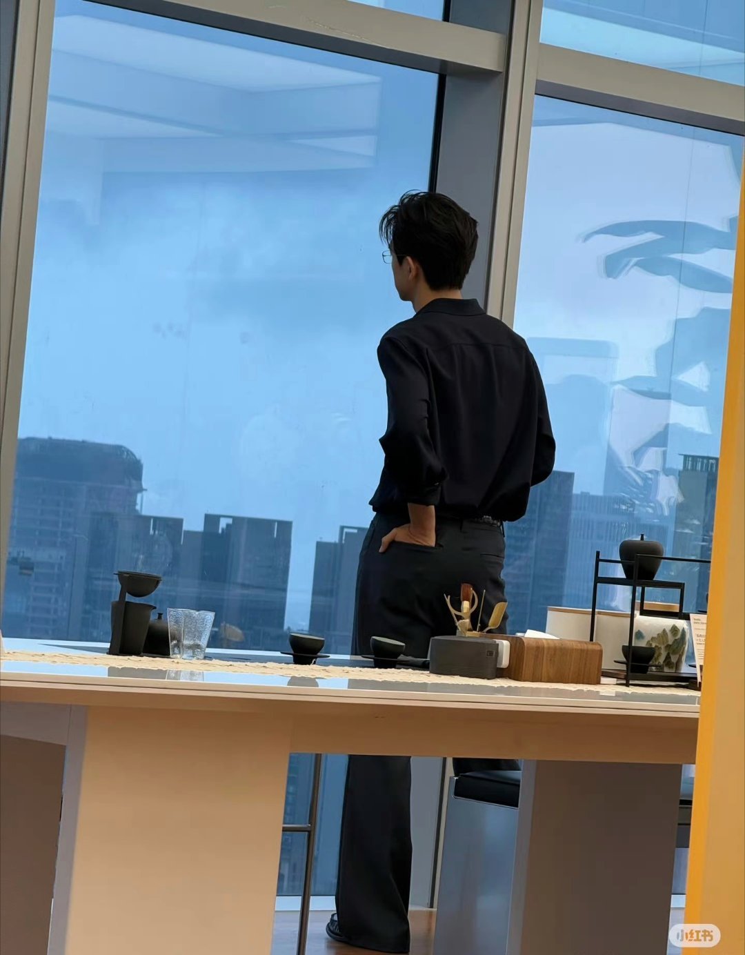 最新的《雾里青》李现孟弗渊搞事业最帅了 
