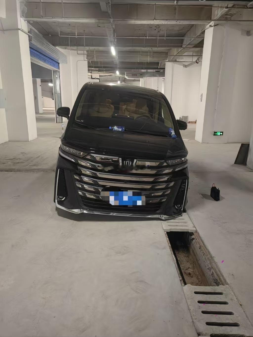 史上最贵四缸面包车~~~这赔偿责任找谁要呢？？？海阔试车超话 ​​​