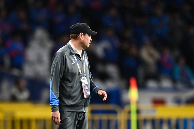 斯卢茨基：特谢拉曾遇伤病困扰，我们进行了保护性的换人