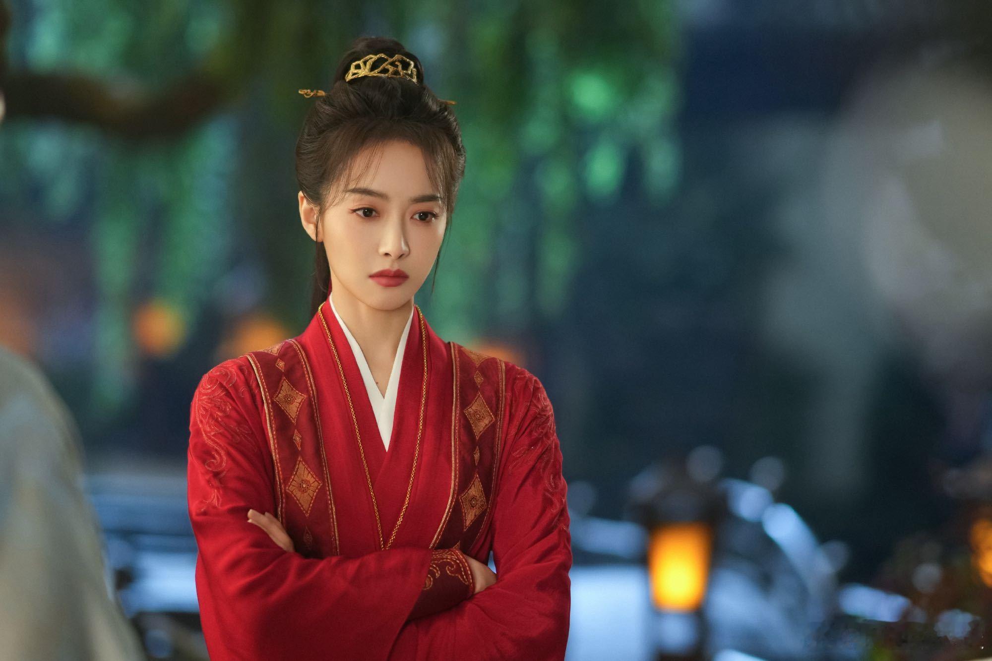 宋茜红衣舞剑直拍 永远不要质疑舞蹈生剑舞的权威性，楚瑜身材比例也太好了🥹红衣舞