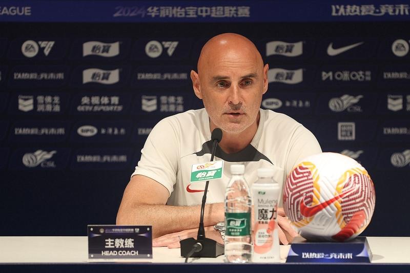 海港今年的阵型看来穆斯卡特还没找到最佳配方！！
卢永涛能力是不足的，中场需要一个