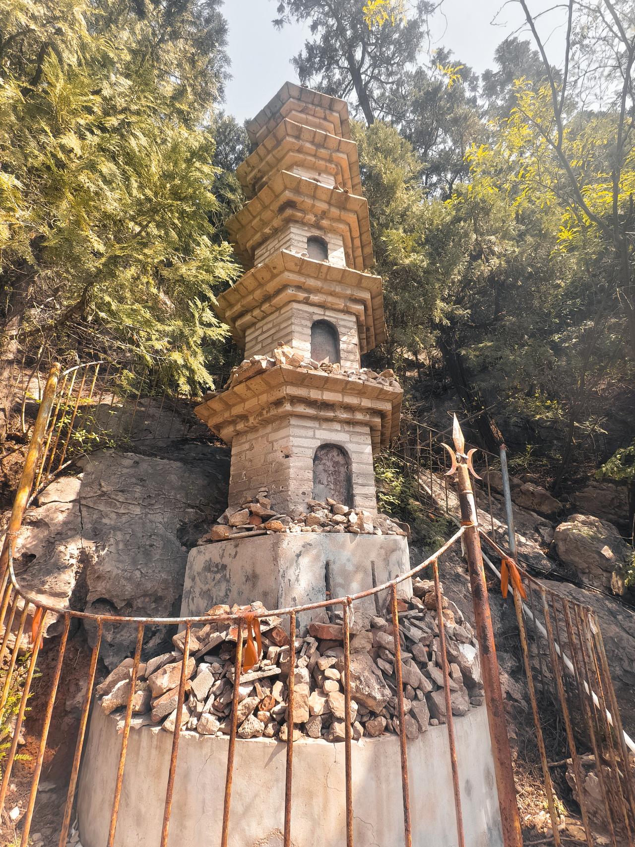 邢台宝塔: 聚宝塔（张果老山）
 
邢台张果老山的聚宝塔，始建于金大定二年（11