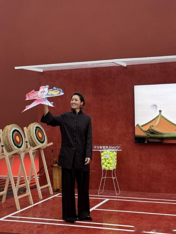 李娜李小鹏世纪同框11月7日，小黑盒体验派与共启「游艺生活家·古劲今跃」，与在北