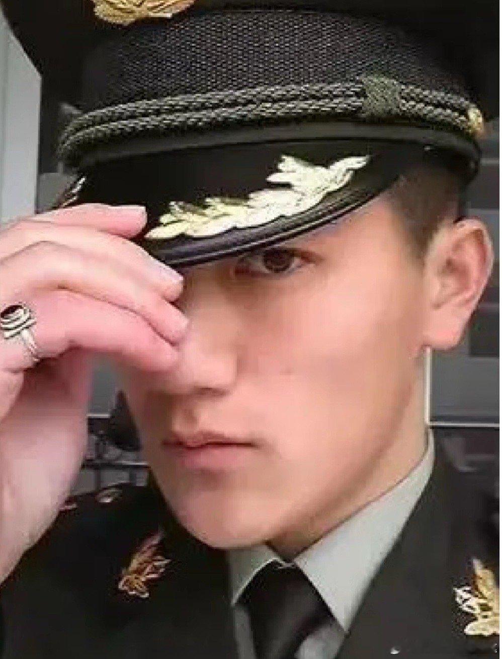 张馨予为何捷发声 他虽然是张馨予的老公但也是保卫人民的👮！！！非凡多面的魅力集