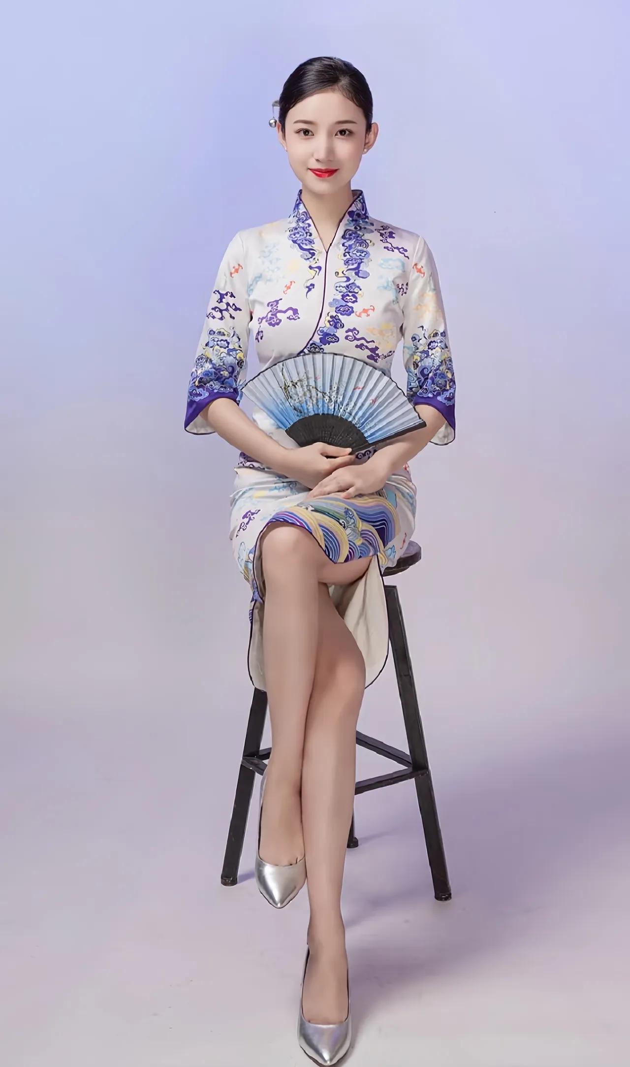 海航空姐职业装，颜值与身材在线空姐职业照 海航 空姐 
        海航空姐