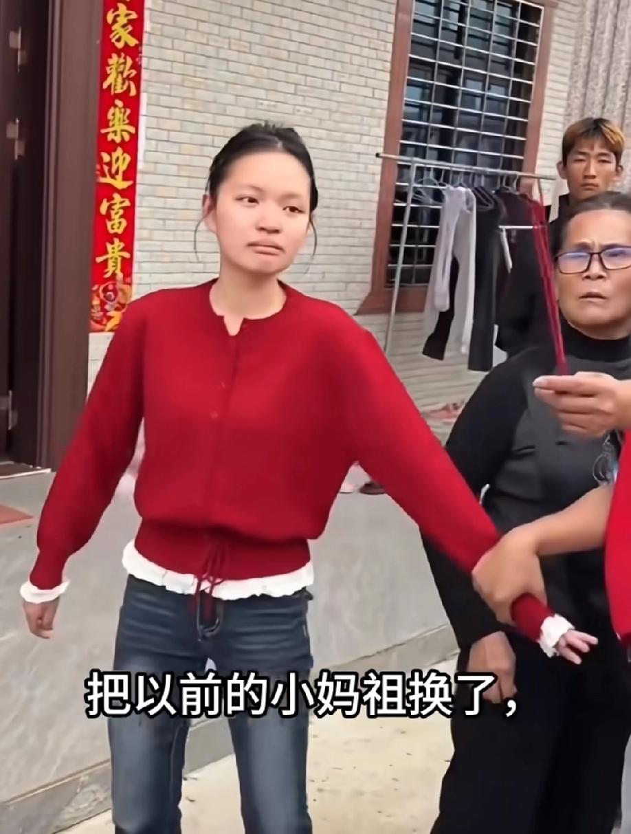 正月初二，广东湛江。网曝东海岛拾石村发生“小妈祖换人”的闹剧，虽然事情最终得到了