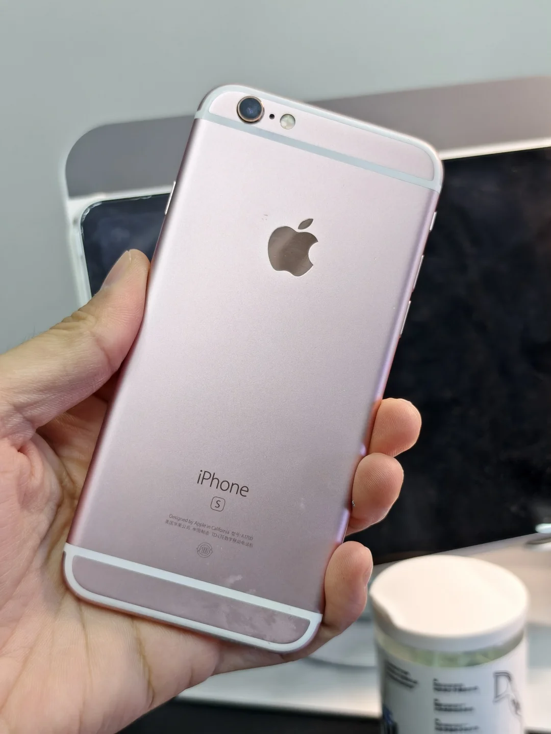 手机还得看苹果，10年前的iPhone6S还能用