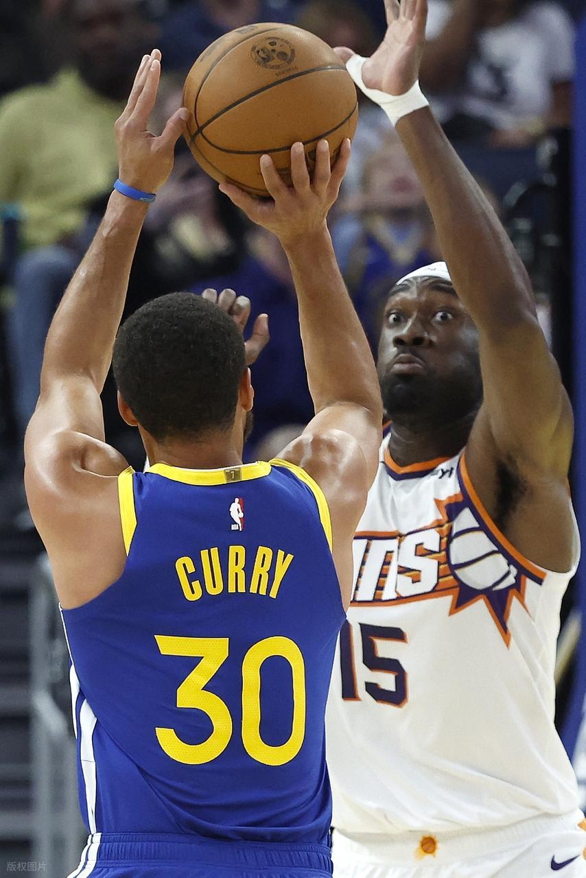 勇士主场以118-107射落太阳。库里28分&巴特勒伤退，布克空砍38分，全场最