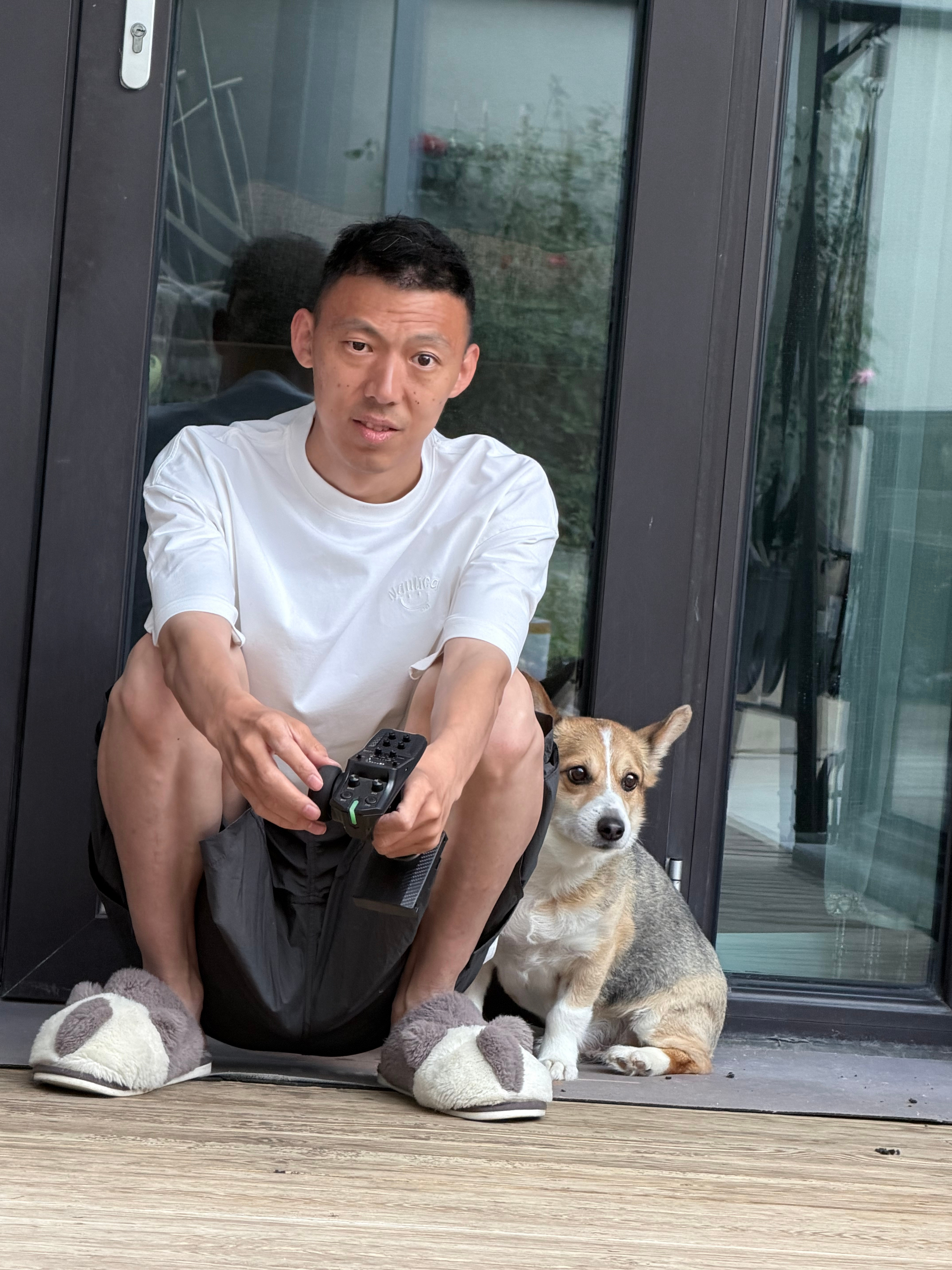 岳哥这大小眼越来越严重了
