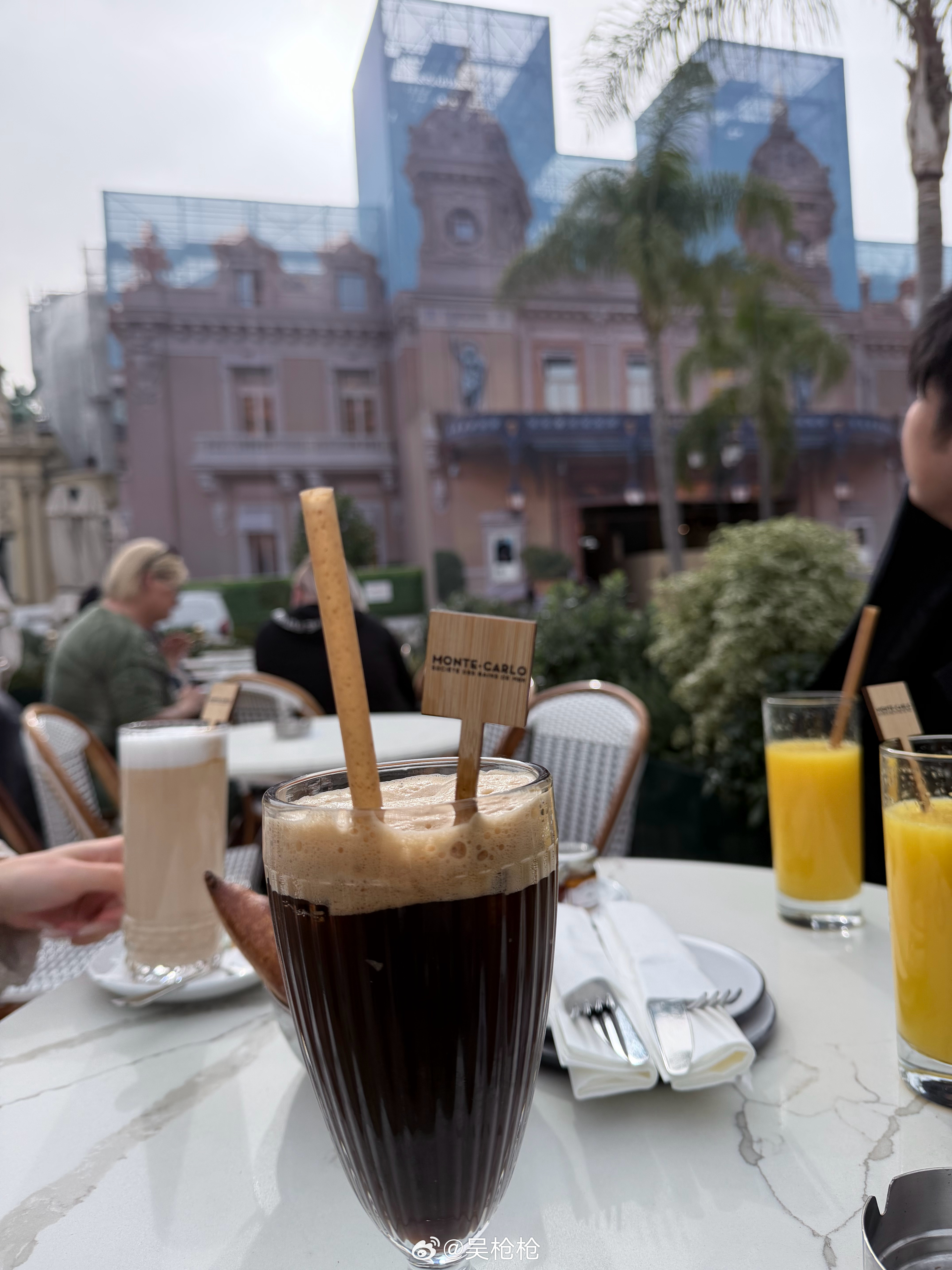这次去摩纳哥🇲🇨看了看老钱的生活出租车起步价就25欧遍地豪车➕游艇 美女们一