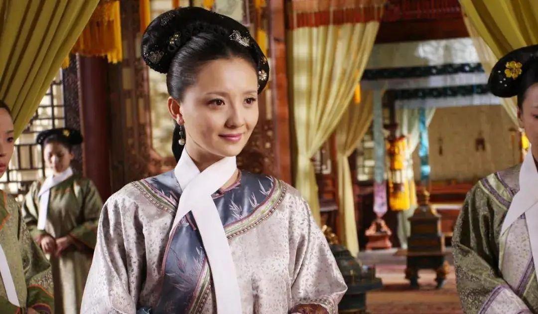 2011年，电视剧《甄嬛传》播出之时，恐怕主演孙俪和陈建斌、蔡少芬也没想过这部电