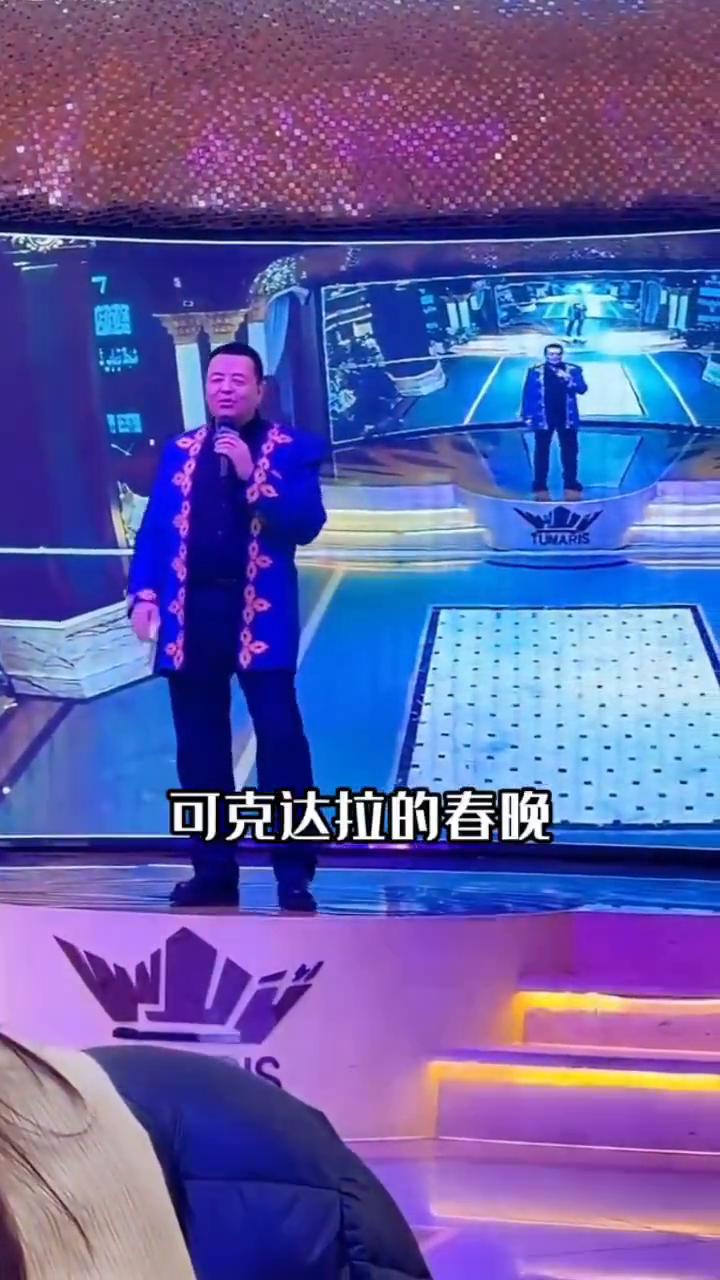 捂胸真相：迪丽热巴嘲讽多年。
估计迪丽热巴没想到，因捂胸被嘲讽多年的委屈竟会被父