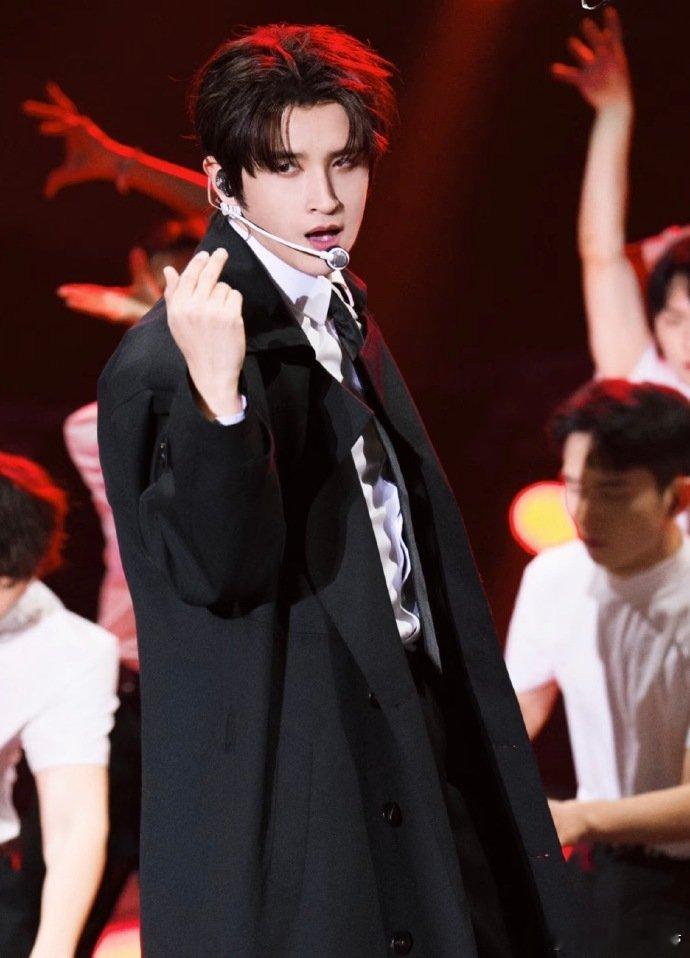 张远好像进入那群傻瓜循环了 笑疯！张远和元宝姐一晚上循环《那群傻瓜》，这互动超带