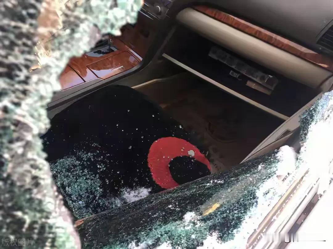河南，女子背叛丈夫，出轨同村男子，生下2个孩子。丈夫外出务工回家，发现妻子不忠，
