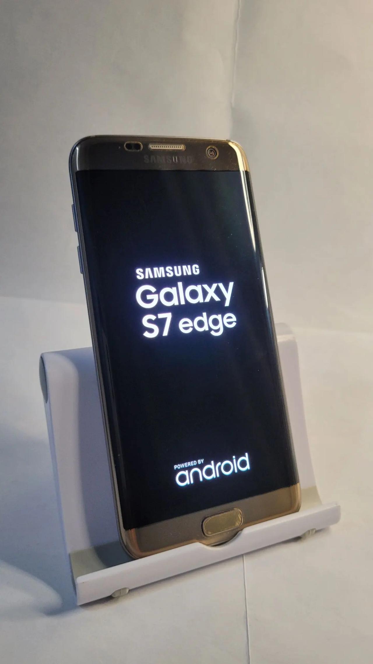 当年碾压全场的安卓真机皇！三星S7 Edge，是一代人再也回不去的巅峰
 
要说