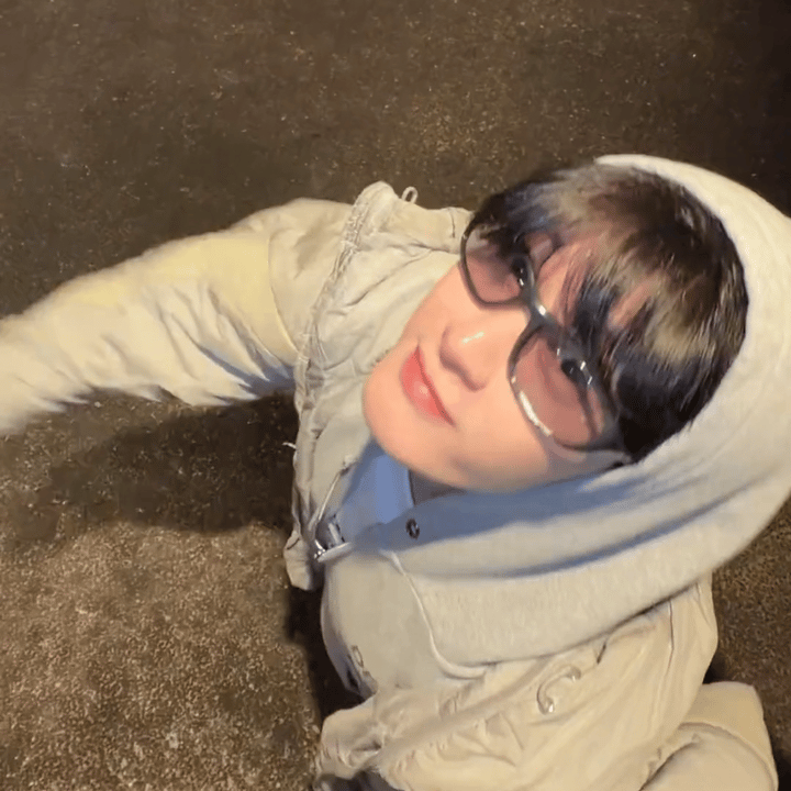 周六日也要上班是世界上最恶毒的事情，还好有这个小萌物给我力量